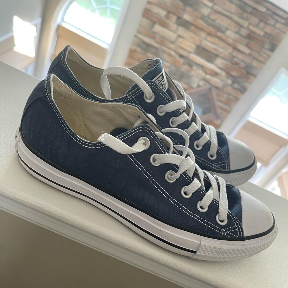 Converse Low All Stars Size 6M / 8W Navy Blue